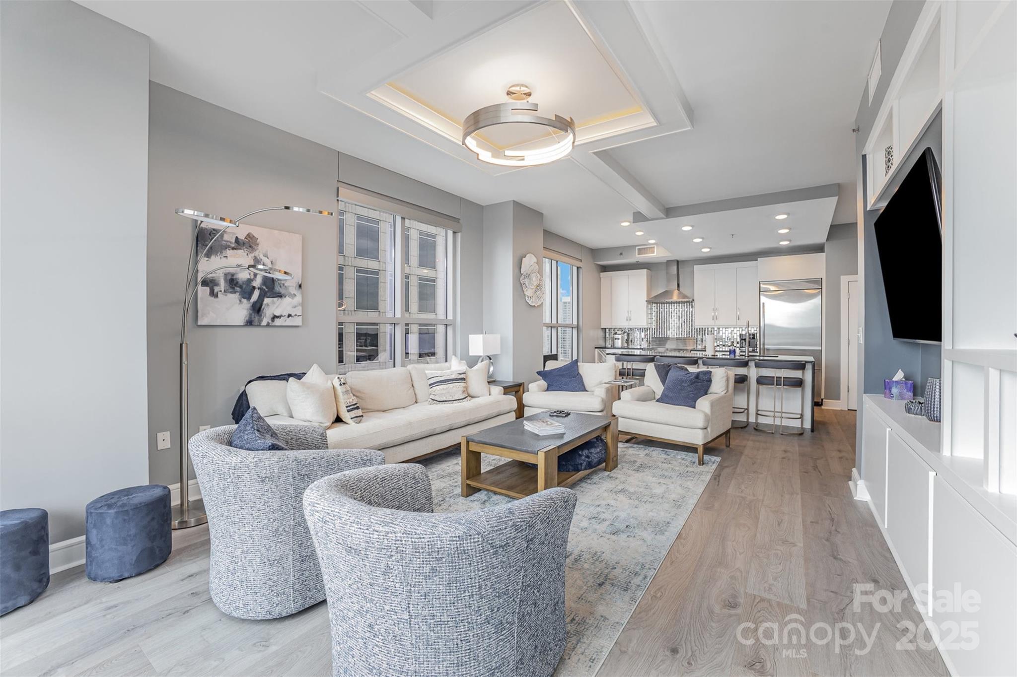 333 W Trade Street 1500