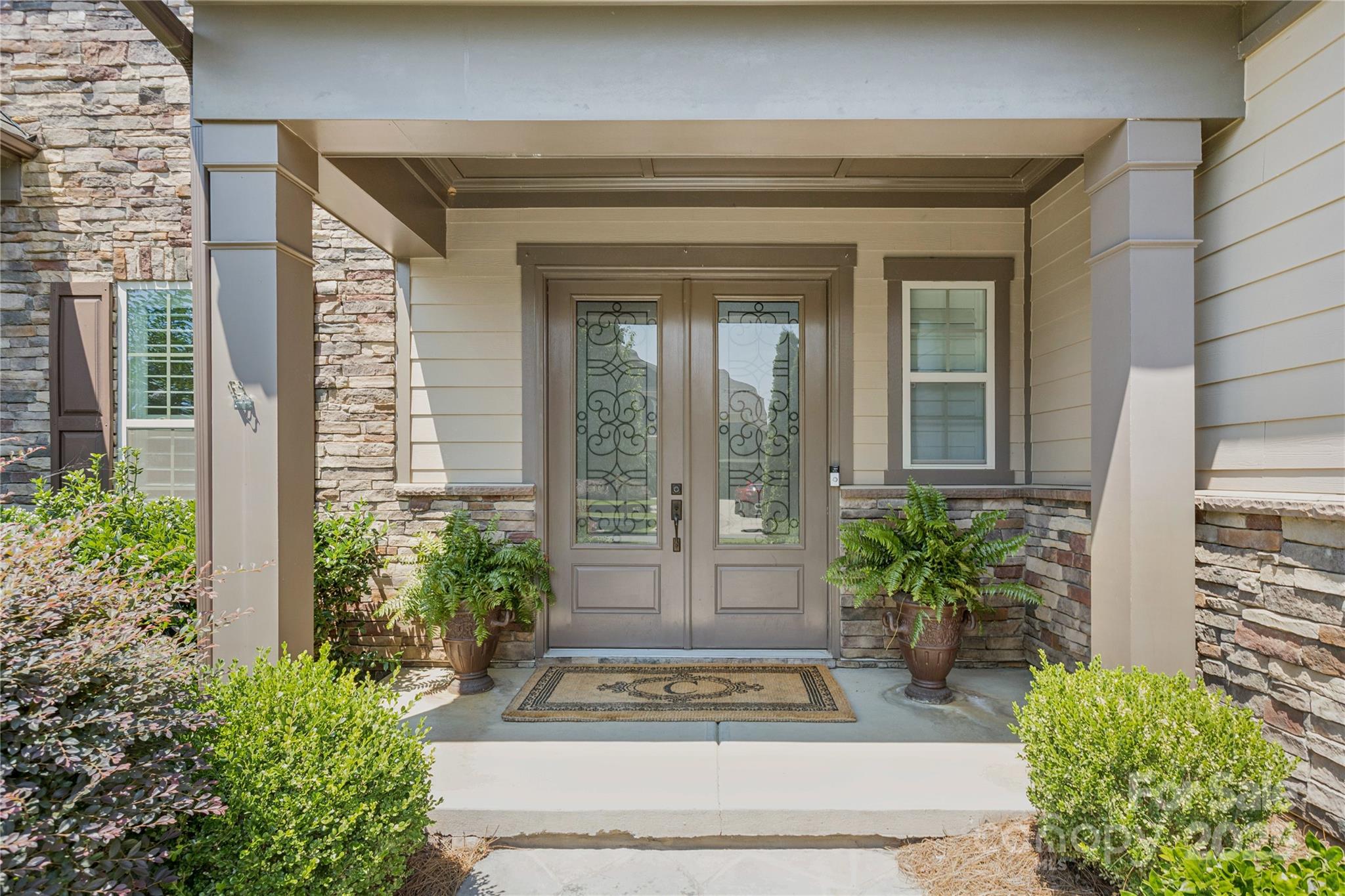 307 Newington Court