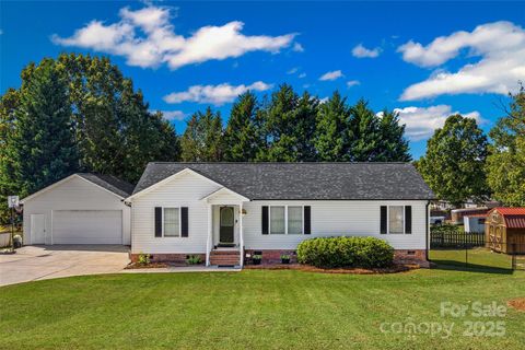 Photo of 206 Covey Court, York, SC 29745 (MLS # 4310378)