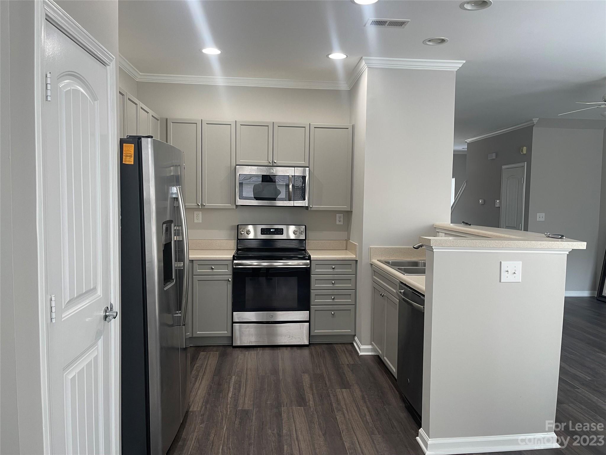 Coventry Court Townhomes - Residential Lease