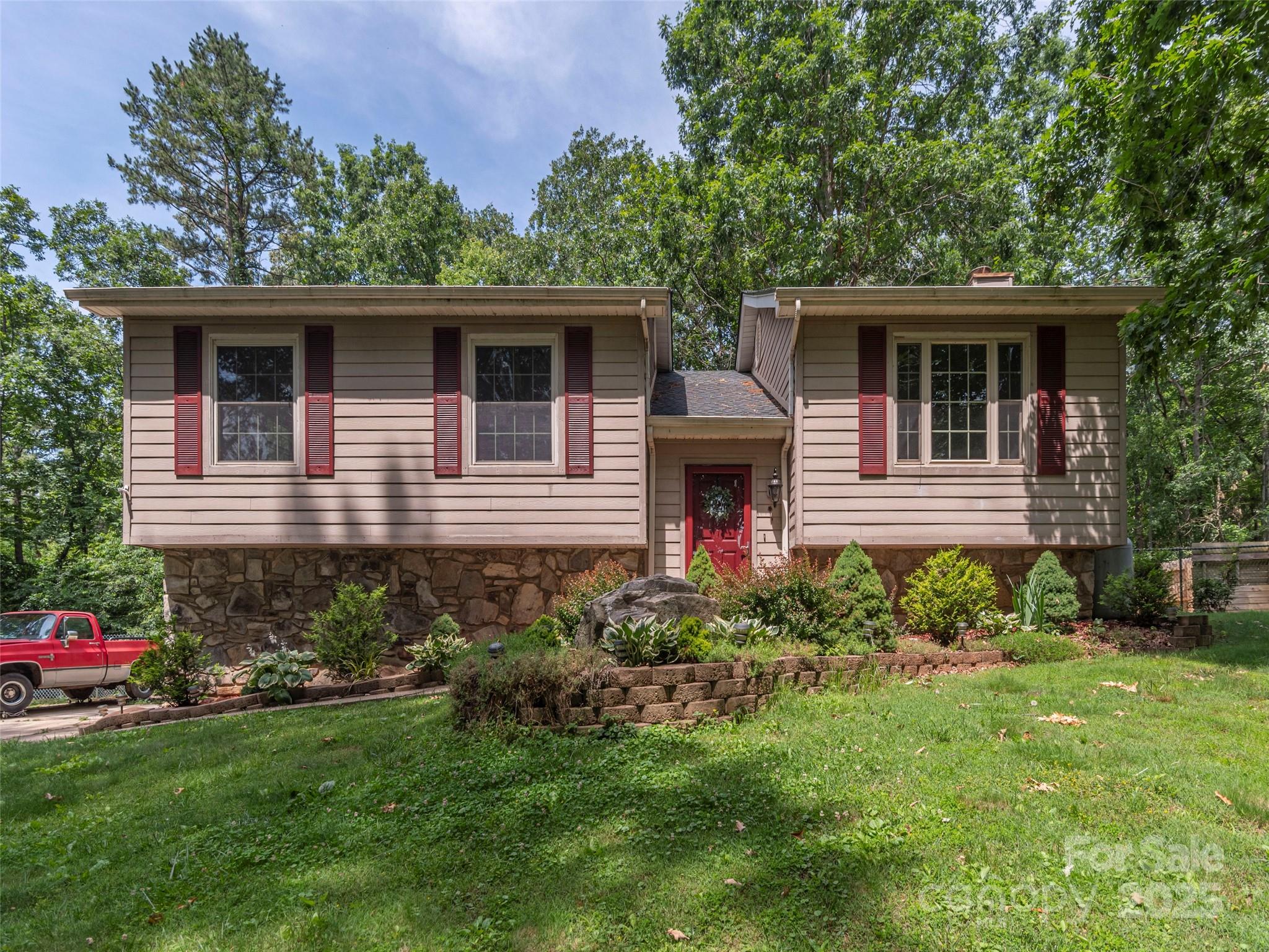 623 Nellie John Drive