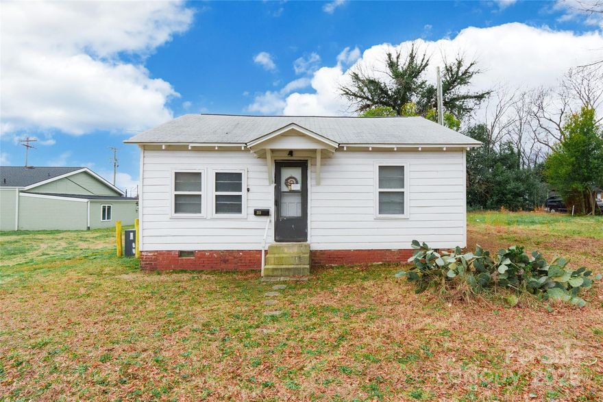 This 2 bedroom, 1 bathroom property in a great Rock Hill location is an excellent investment opportunity. Currently rented for $695 per month, with tenants already in place, it offers a hassle-free addition to your portfolio. Ideal for investors seeking consistent income in a well-established area, close to local amenities, The Perch, The Thread and Knowledge Park. Home is being sold as-is.