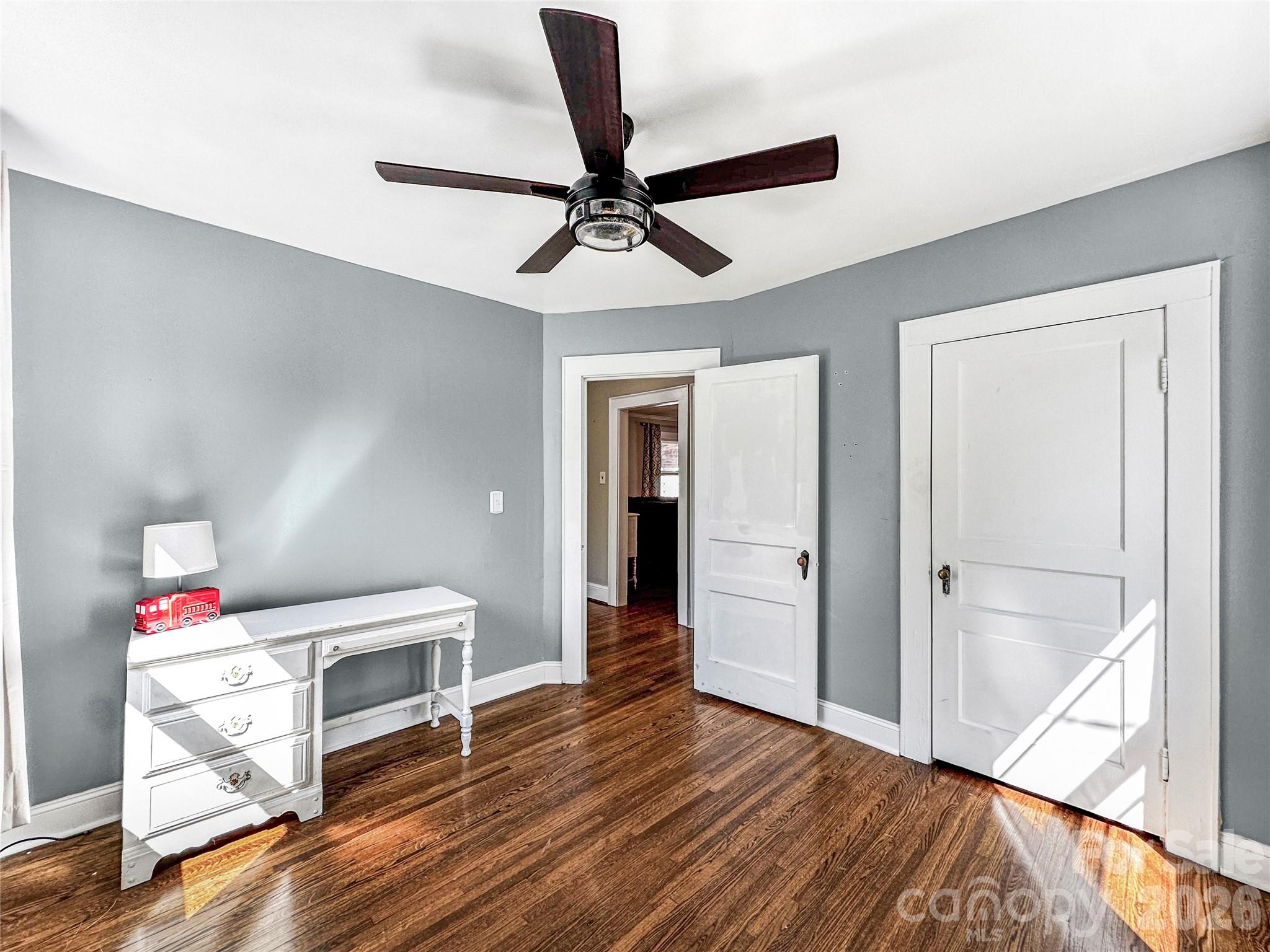 COUNTRY CLUB ESTATES - Residential