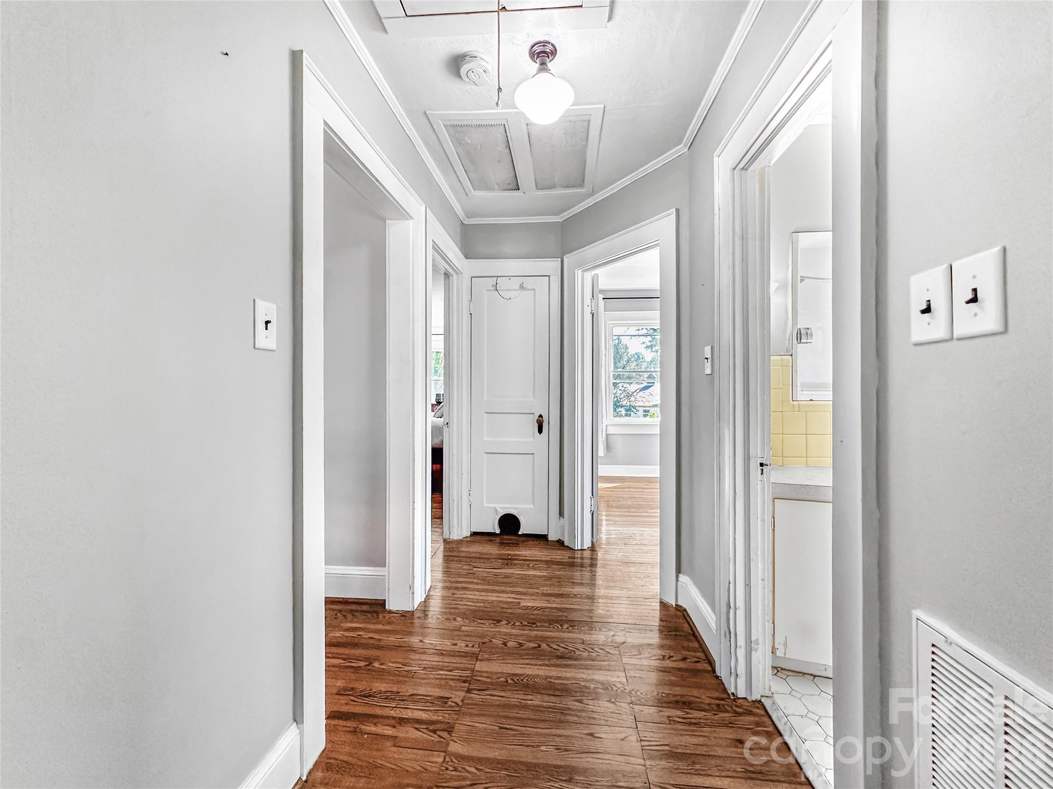 COUNTRY CLUB ESTATES - Residential