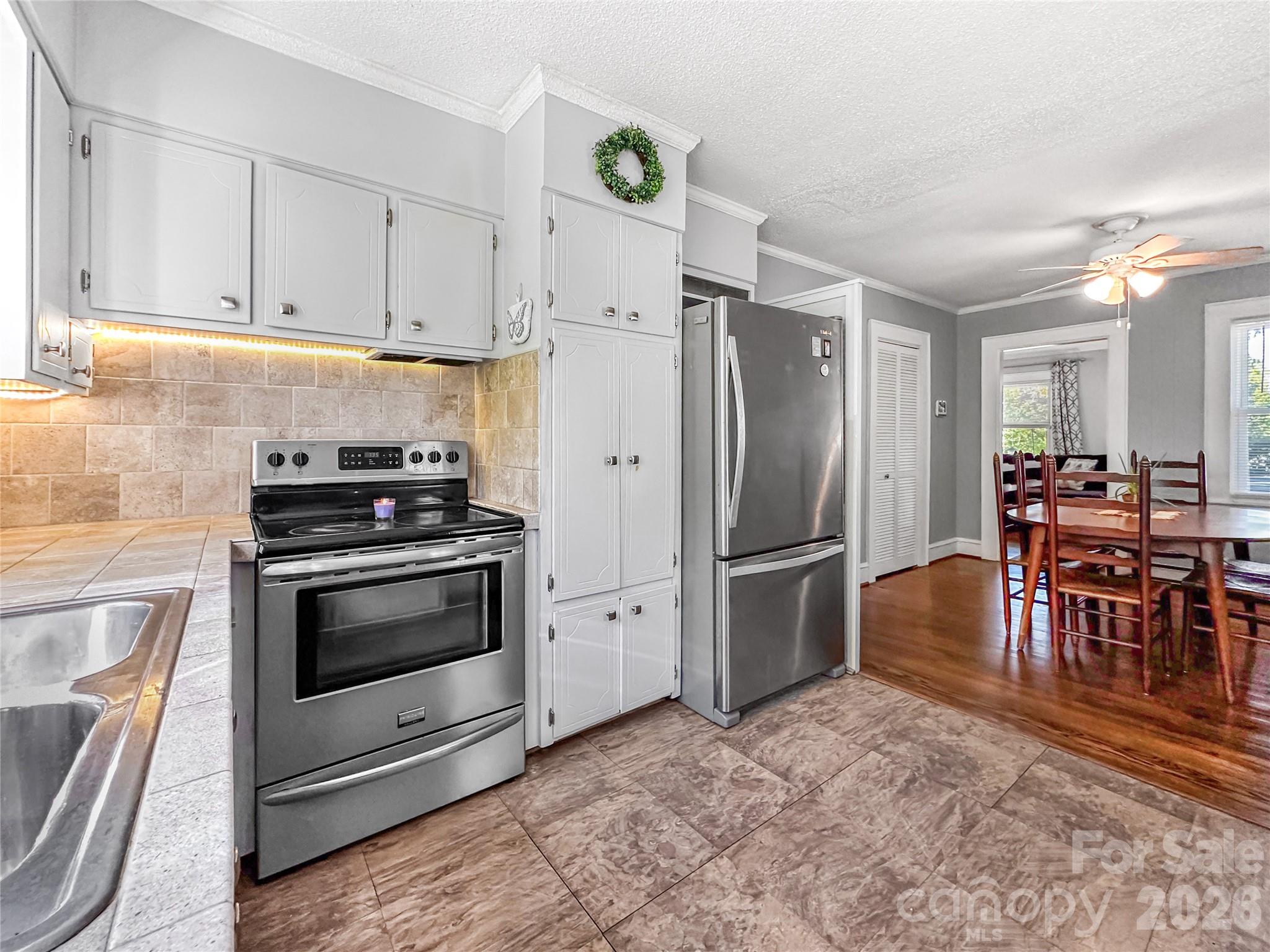 COUNTRY CLUB ESTATES - Residential