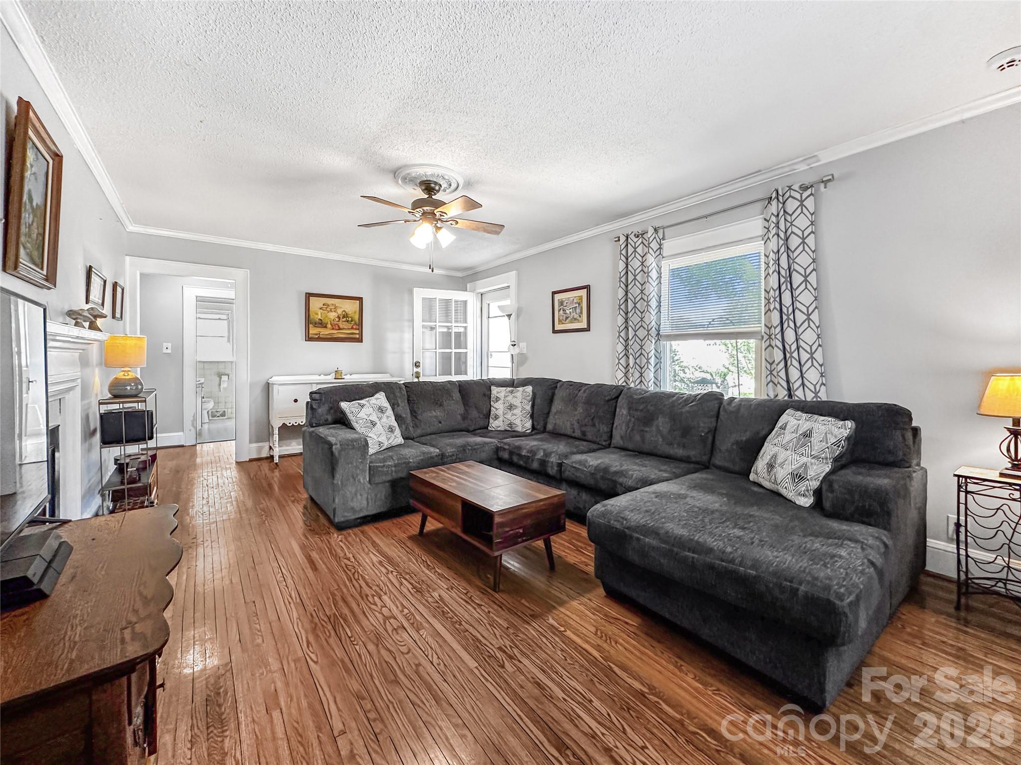 COUNTRY CLUB ESTATES - Residential