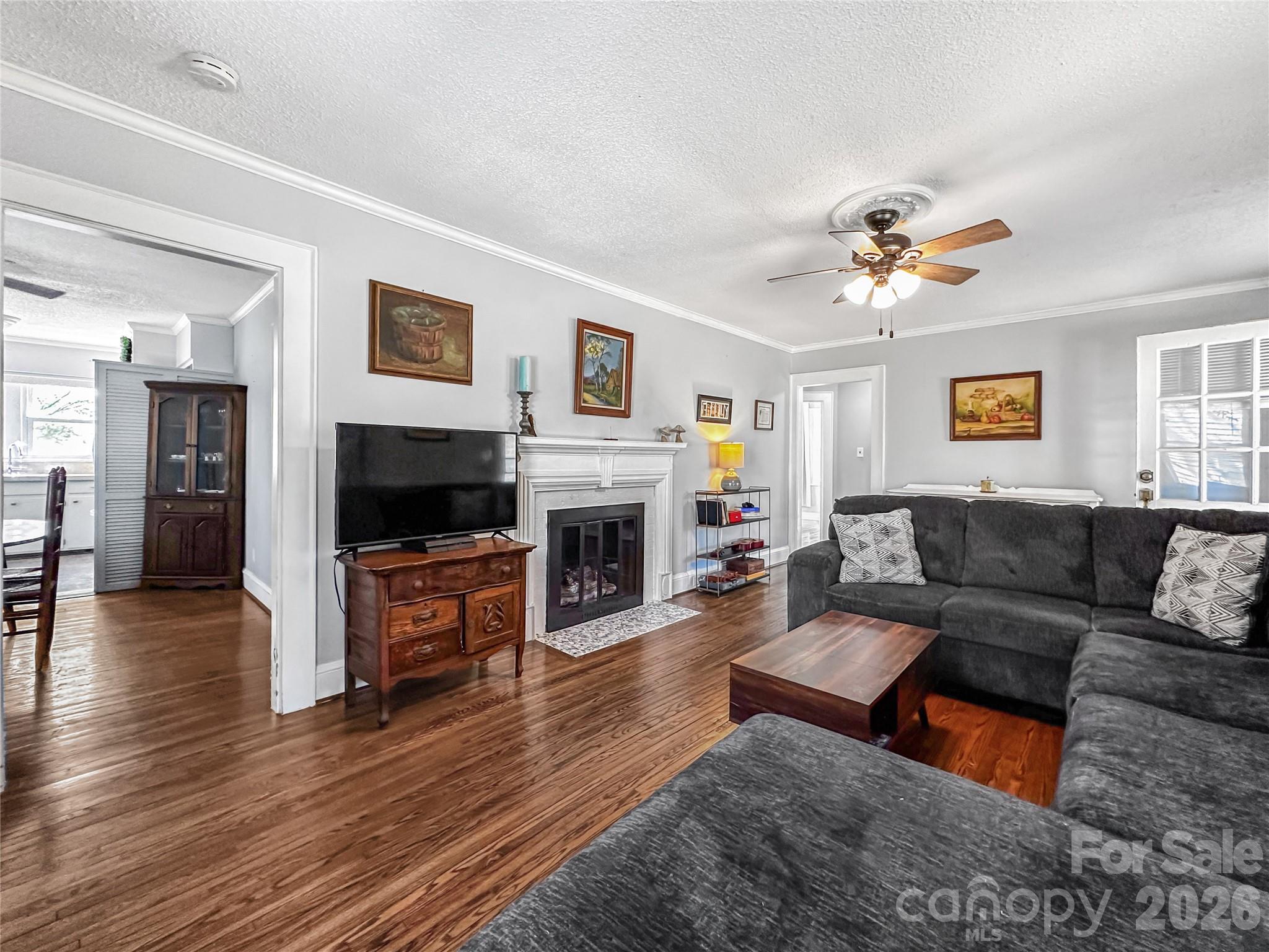 COUNTRY CLUB ESTATES - Residential