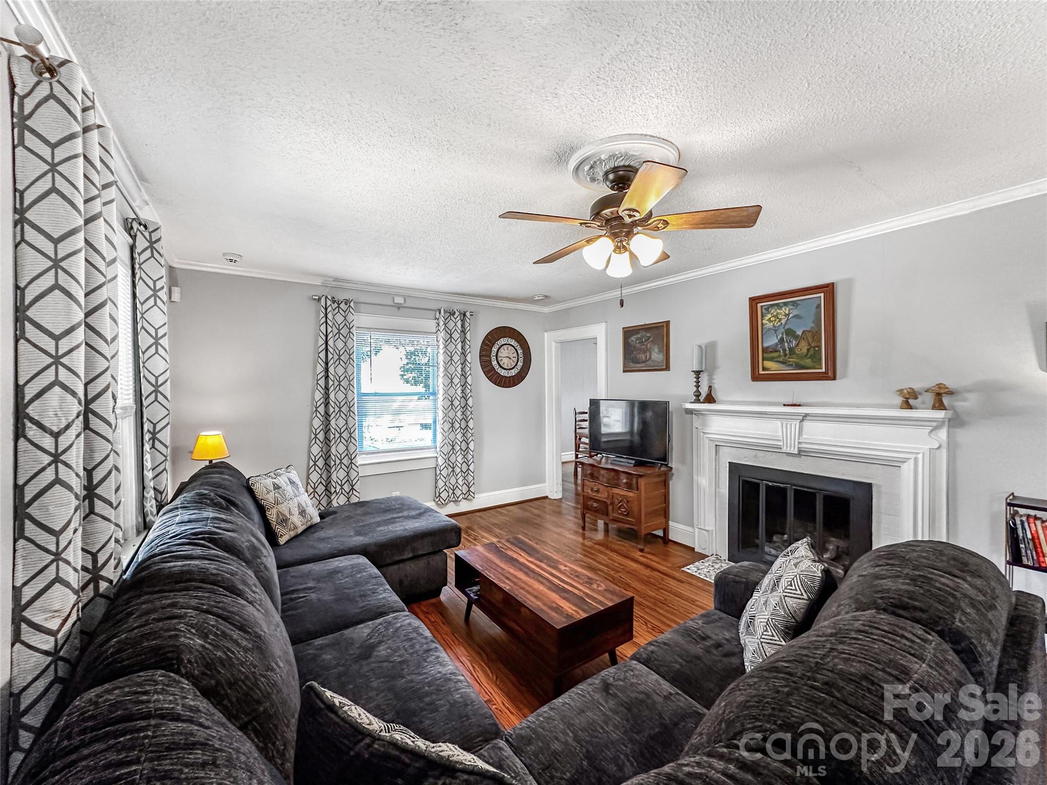 COUNTRY CLUB ESTATES - Residential