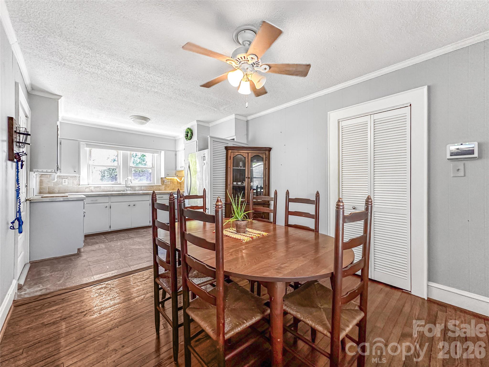 COUNTRY CLUB ESTATES - Residential