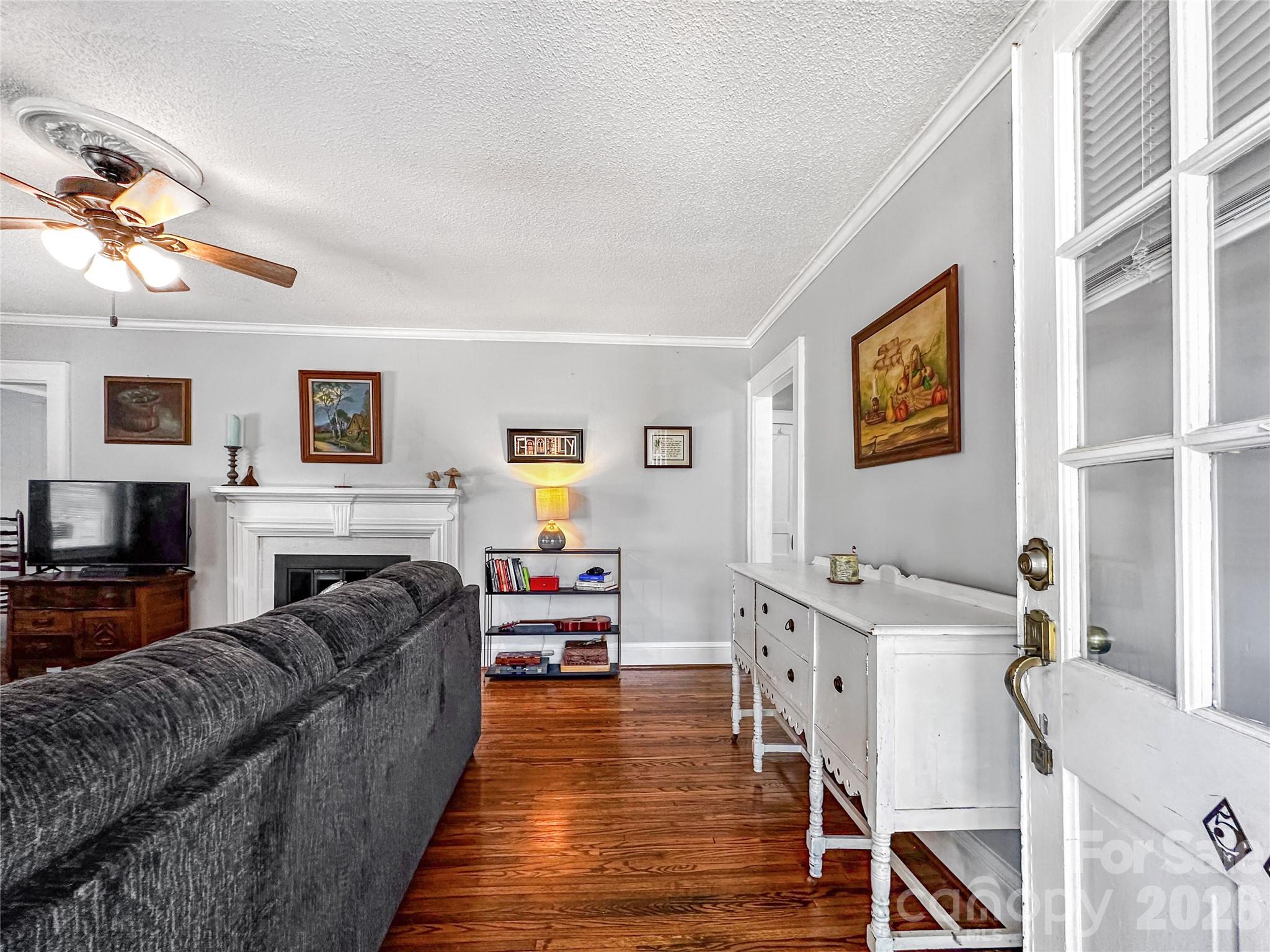 COUNTRY CLUB ESTATES - Residential