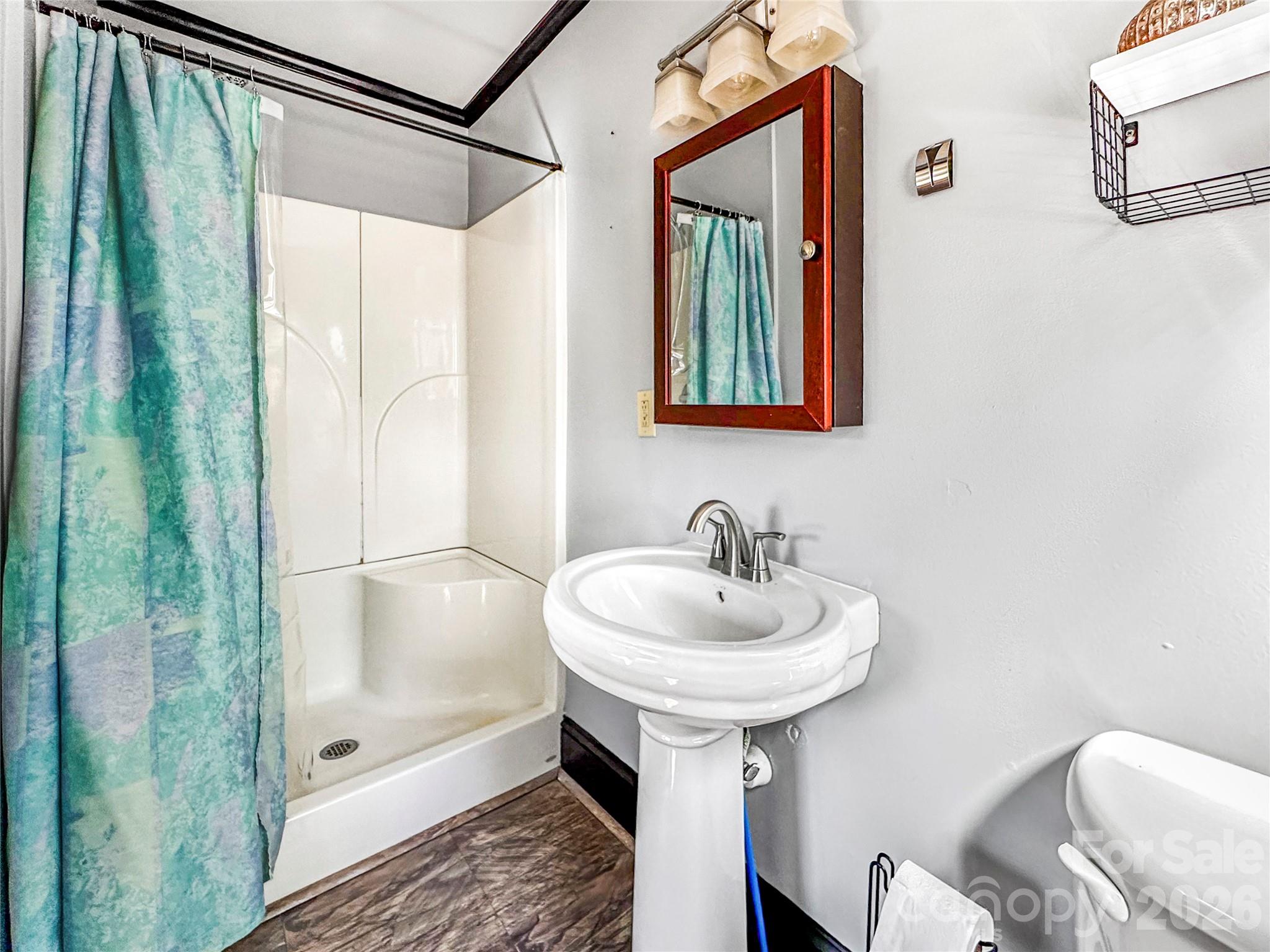 COUNTRY CLUB ESTATES - Residential