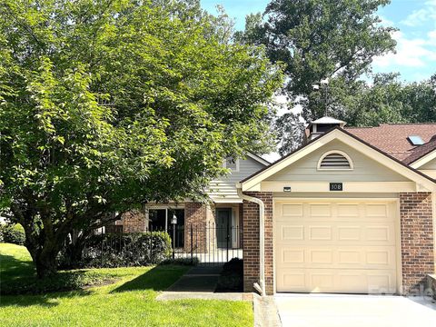 Photo of 108 Glenbrook Drive, Hendersonville, NC 28739 (MLS # 4363228)