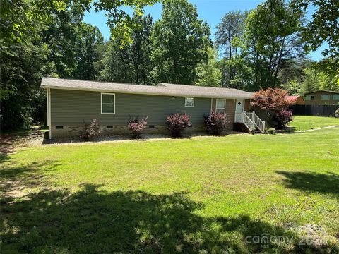 Single Family Residence in Maiden NC 5469 Bucks Garage Road.jpg