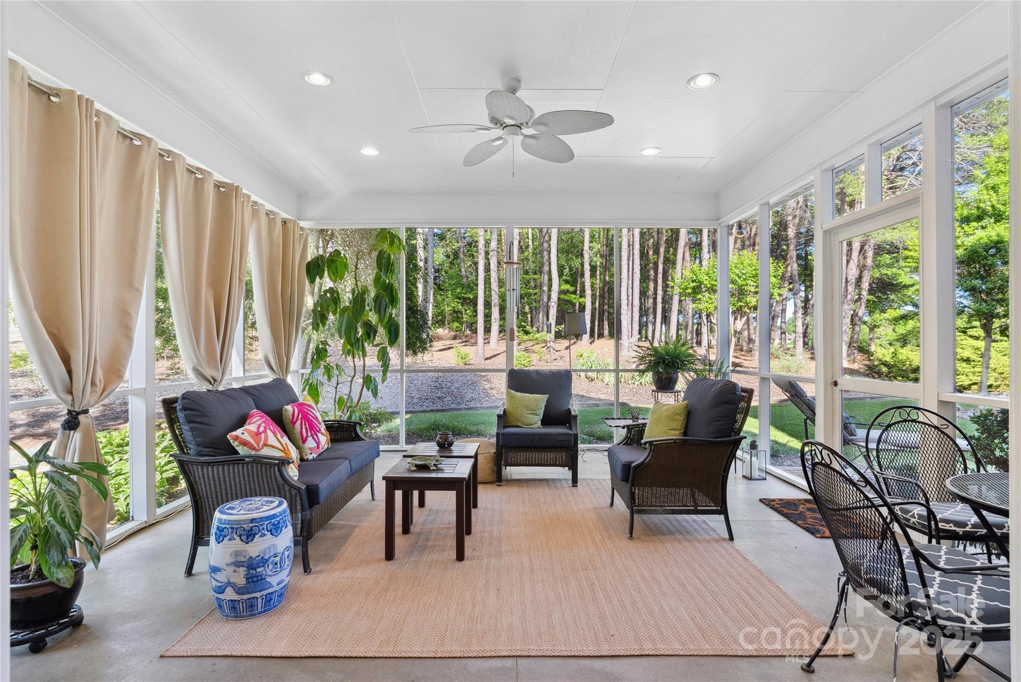 Links O Tryon - Residential