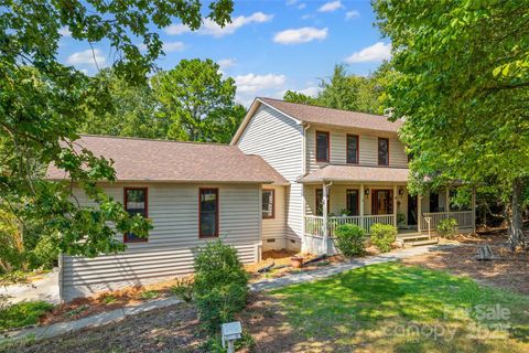 Photo of 25011 Club View Drive, Tega Cay, SC 29708 (MLS # 4299722) Photo of 25011 Club View Drive, Tega Cay, SC 29708 (MLS # 4299722)