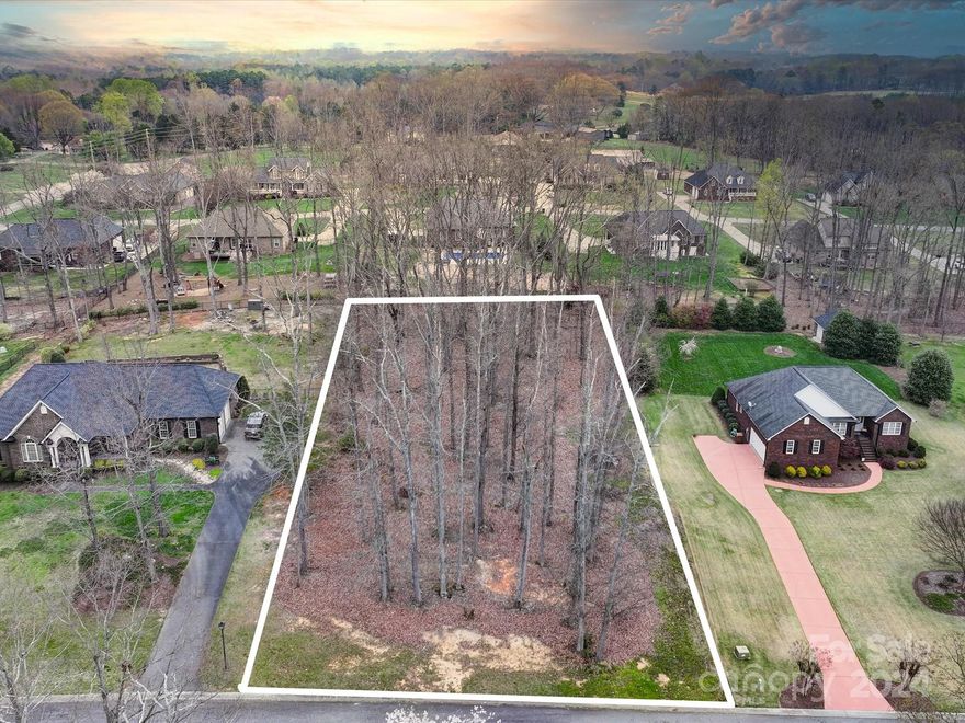 Very nice, relatively flat building lot out in the county. Lots of hardwood trees on this lot. It very slightly slopes to the right side but not much at all. This beautiful Avalon Oaks neighborhood is just one street with a cul-de-sac at the end. Very peaceful and very quiet. This lot will need a well and septic system. From two past sales, there is an approximate annual HOA fee of between 110.00 and 121.00, but would be charged once the home is built. Sellers have never received a bill for HOA with this being a vacant lot. 
Build your custom dream home on this rare find!