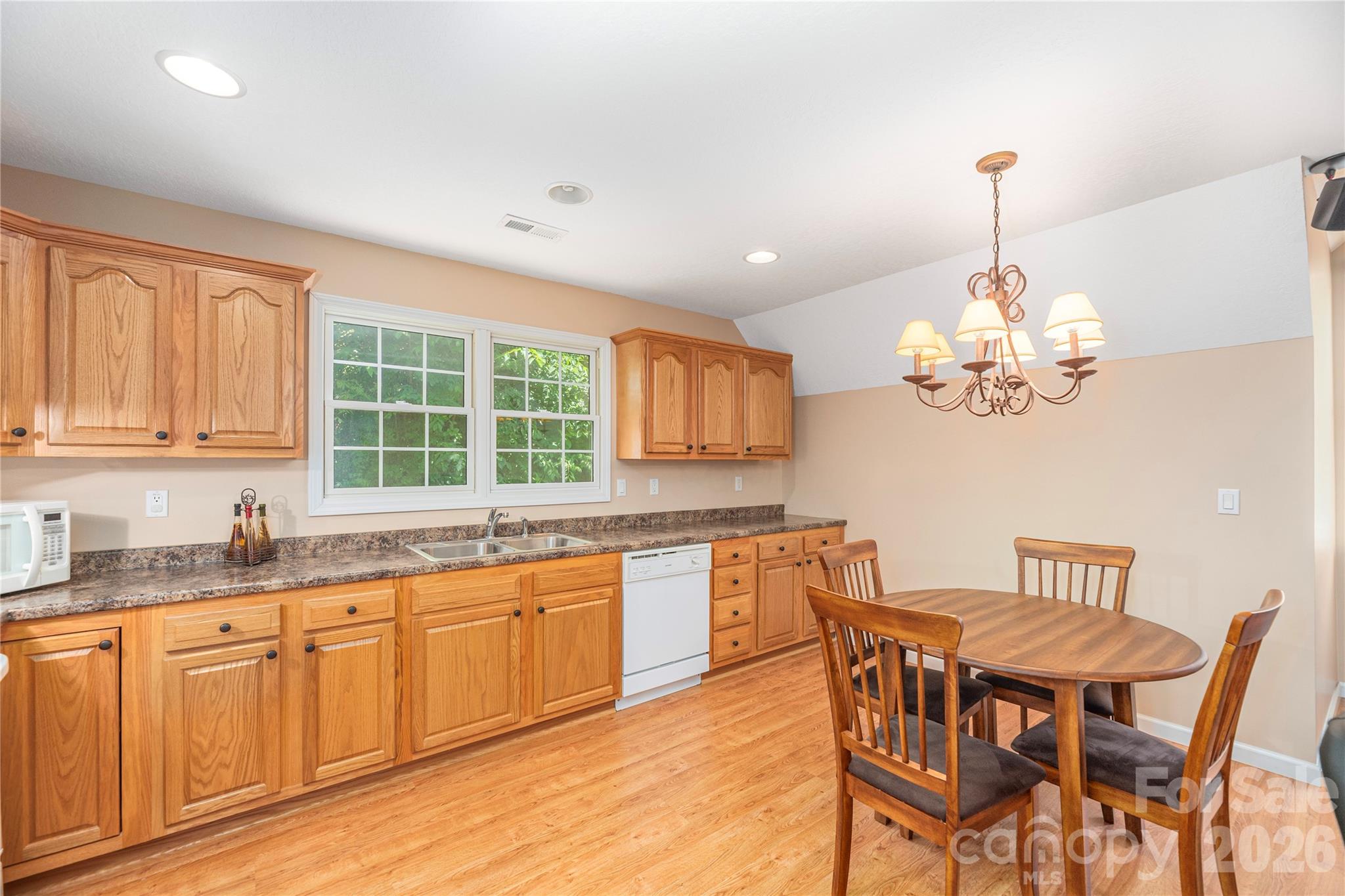554 Breckenridge Rd, Waynesville, NC, 28785, USA, 3 Bedrooms Bedrooms, ,5 BathroomsBathrooms,Residential,Active,554 Breckenridge Rd,4390627