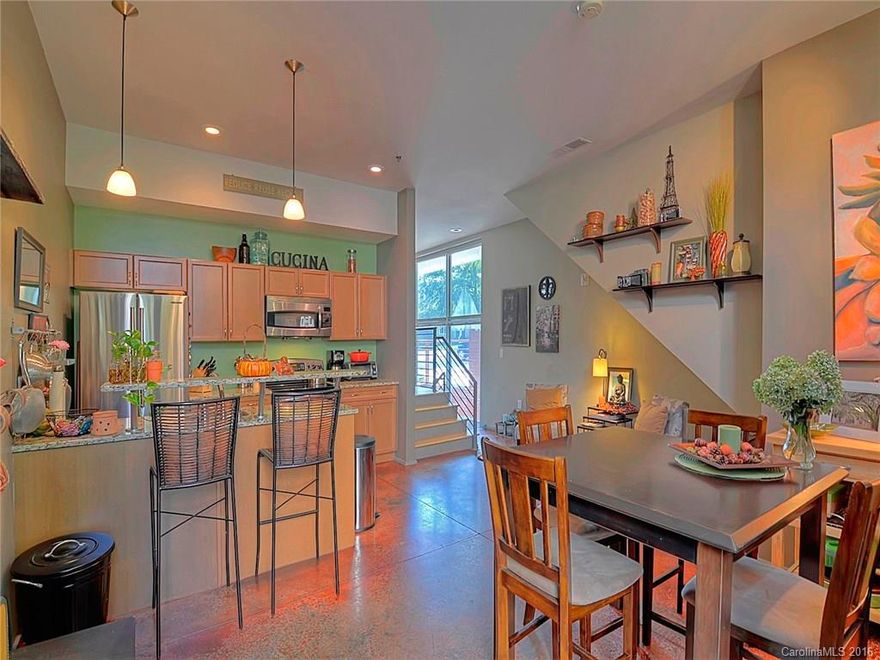 Stunning one bedroom home with lots of natural light. Stained concrete floors, granite counters, stainless steel appliances. All appliances are included. Awesome floor plan with lots of storage space. Located in Dilworth, very close to Southend and walkable to the light rail.  Walkable to restaurants, shops and grocery stores.