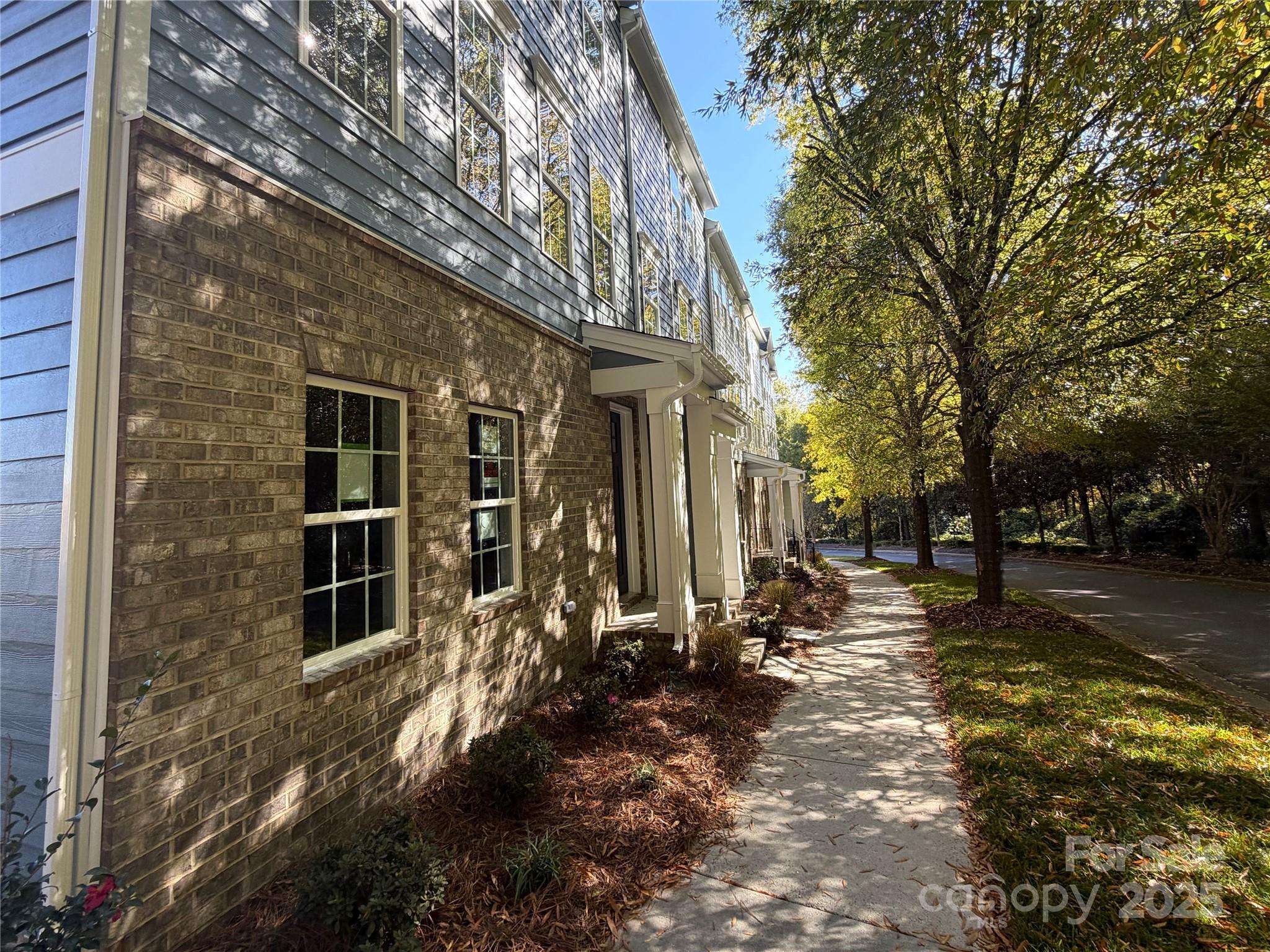 11021 Warfield Avenue 03