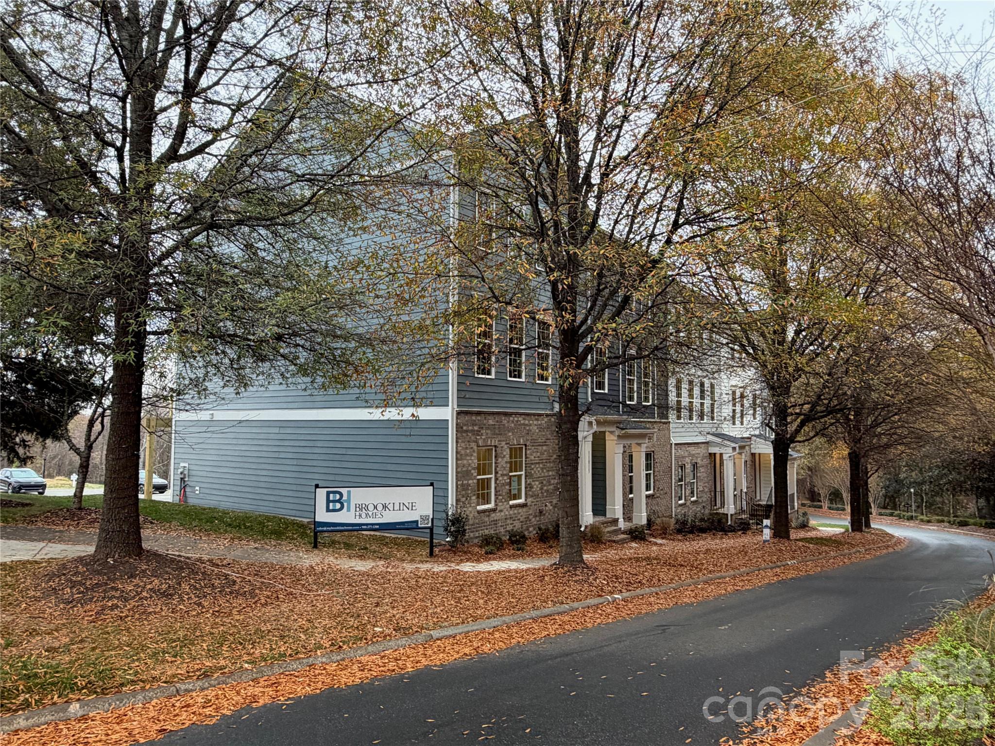 11021 Warfield Avenue 03