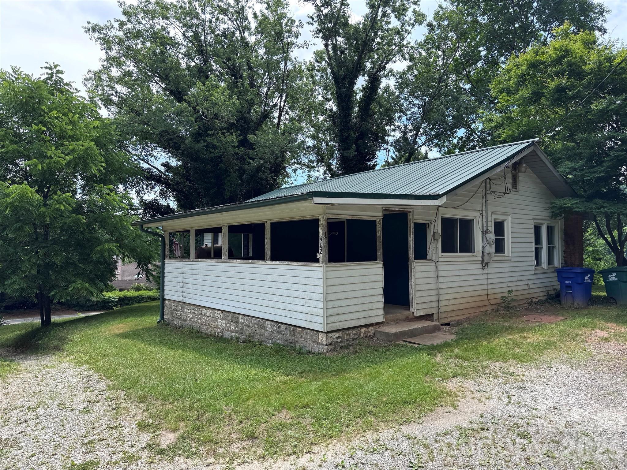 400 & 402 Sharon Road
