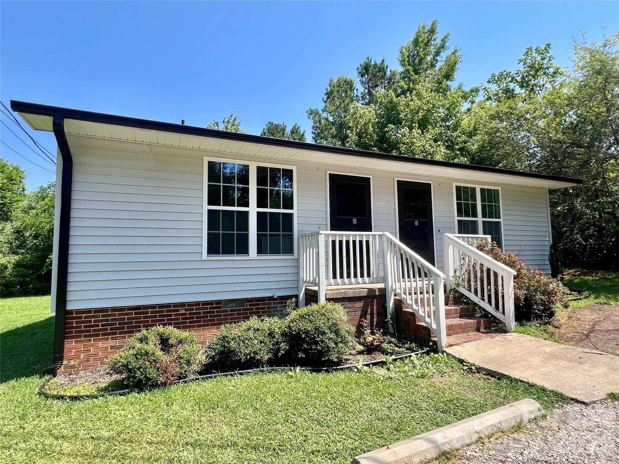 Photo 1 of 29 — 1316 - 1318 Old Landsford Road, Lancaster, SC 29720