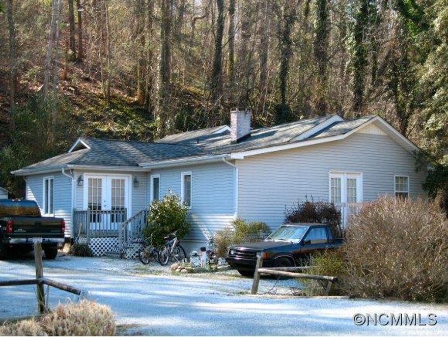 Cozy mountain cottage on DOUBLE LOT - perfect for a summer Garden. Separate apartment helps with mortgage payment @ $375 mo. income. Above-Ground Pool for summer Fun!  Convenient to Tryon, Harmon Field, Columbus and I-26.