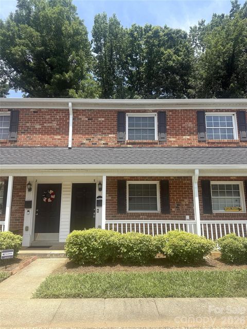 Photo of 1215 Green Oaks Lane #I, Charlotte, NC 28205 (MLS # 4387750)