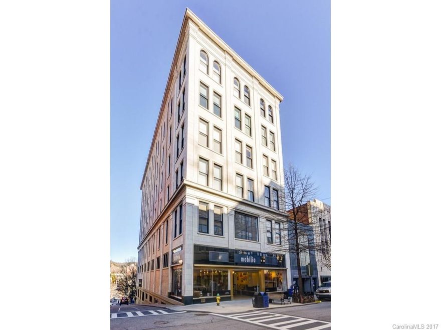 Stylish 2/2 sun-drenched corner unit with massive windows, sweeping downtown views and soaring 12' ceilings in prestigious, centrally located building --steps from everything downtown! Rooftop decks for residents to enjoy. Historic tax credits; parking transferred thru 8/31. Storage unit available/fee.