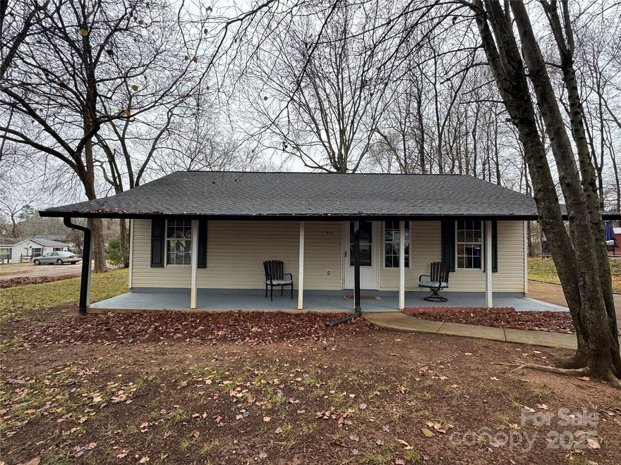 Welcome to 915 Reeves Street!! GREAT OPPORTUNITY AND AN AFFORDABLE PRICE!!  This cute as a button home is affordable and ready for the perfect new homeowner! Step inside to two bedrooms, 1 bathroom, a SPACIOUS LIVING ROOM, a Kitchen with plenty of storage, and a versatile bonus room perfect for a home office or playroom! The layout is cozy and functional! Located minutes from Salisbury's restaurants, shopping, amenities and I-85!! 
Whether you’re a first-time homebuyer, downsizing, or seeking a smart investment, this delightful ranch is a wonderful opportunity you won’t want to miss. HVAC-2019, ROOF- 2024, WATER HEATER -2021, NEW UPDATES TO THE BATHROOM and freshly painted porch!