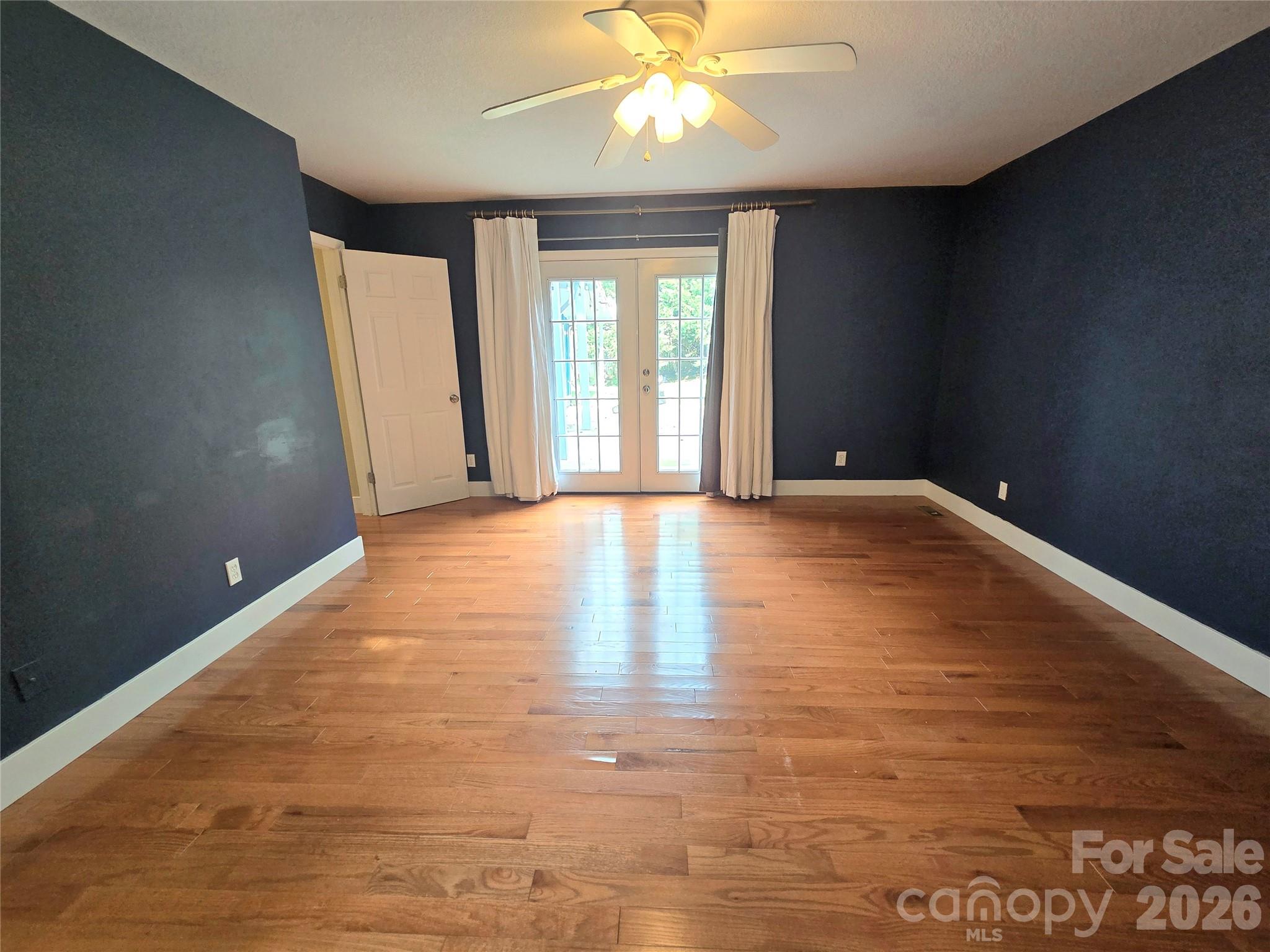 Royal Pines - Residential