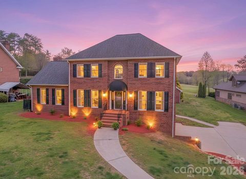 Photo of 3811 Pinecrest Drive NE, Hickory, NC 28601 (MLS # 4368346)
