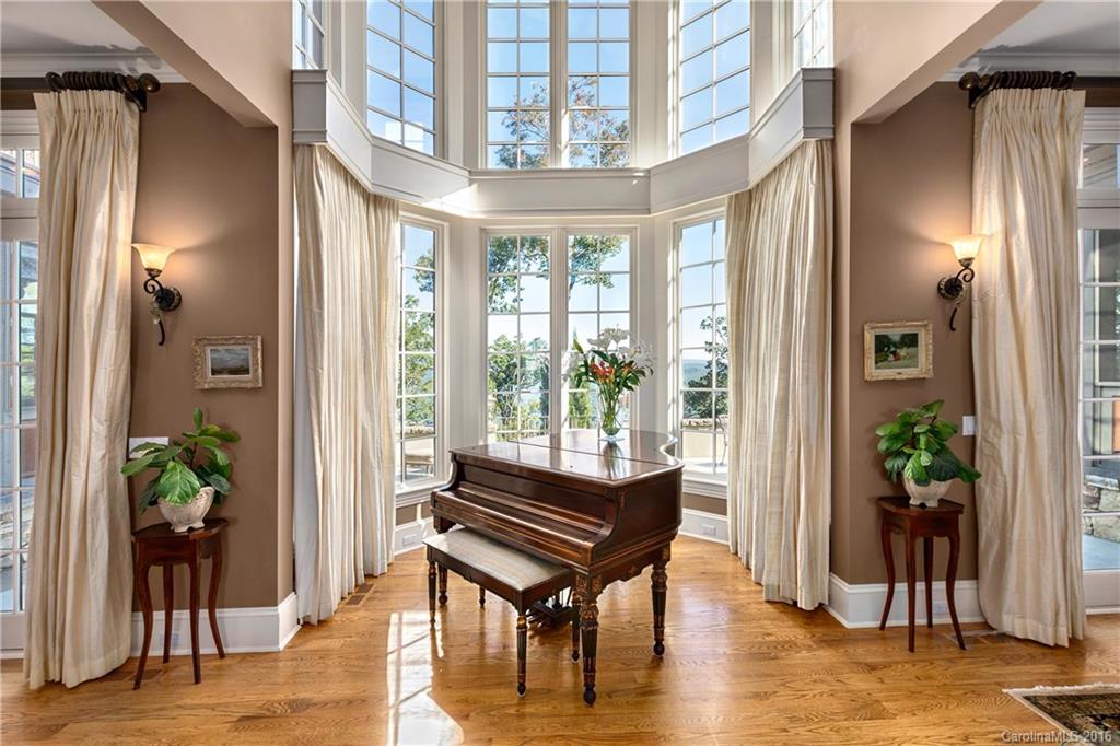 Reynolds Mountain - Residential