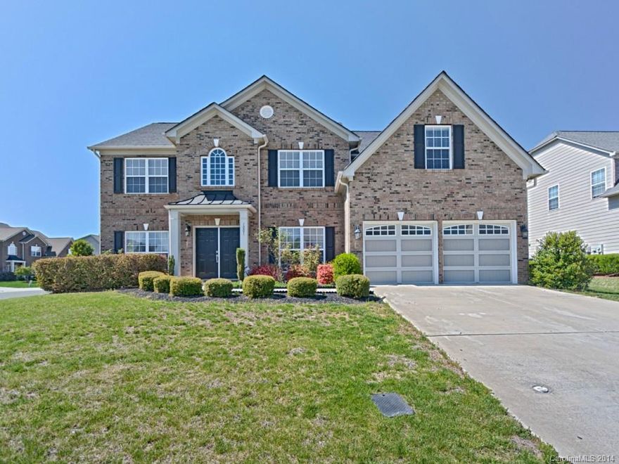 Bank Approved! Wonderful partial brick home on corner lot in Annandale. Spacious entry hall with formal living and dining rooms. Updated kitchen open to breakfast area and great room with gas fireplace. French doors lead out to the spacious fenced in back yard. All five bedrooms are located upstairs, including a master suite with sitting area and garden tub. Great community features including tennis courts!