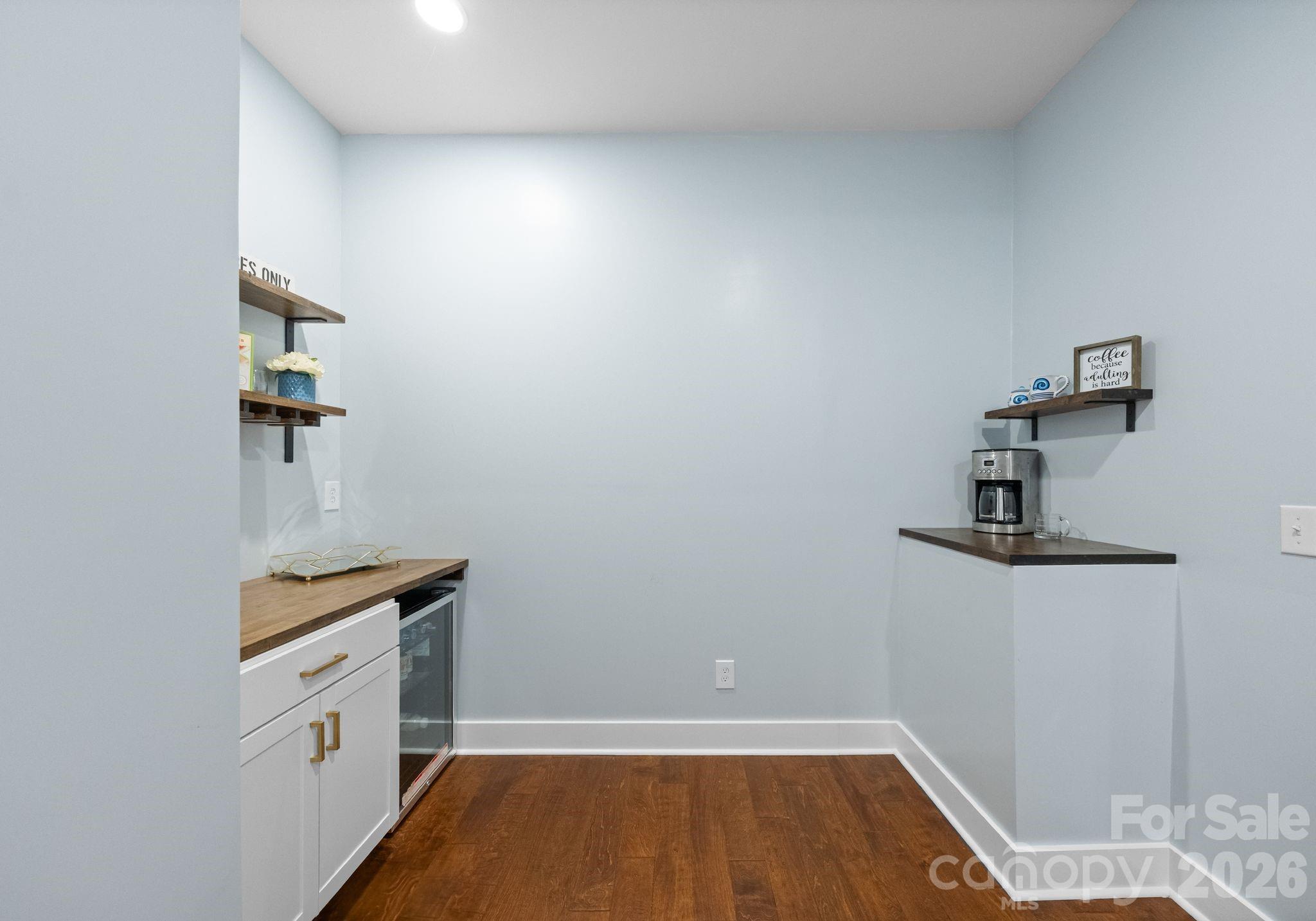 Cobblestone Manor - Residential