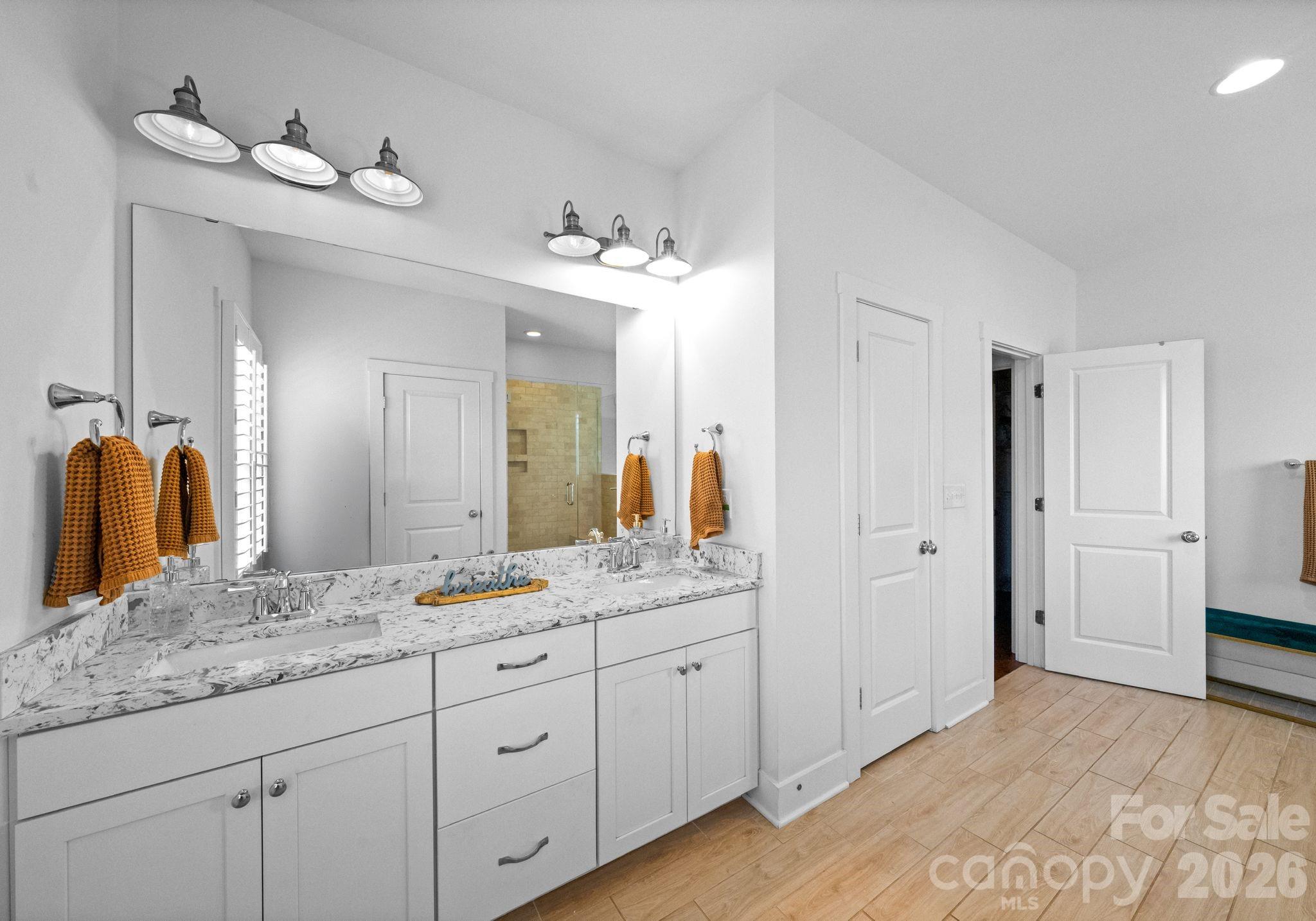 Cobblestone Manor - Residential