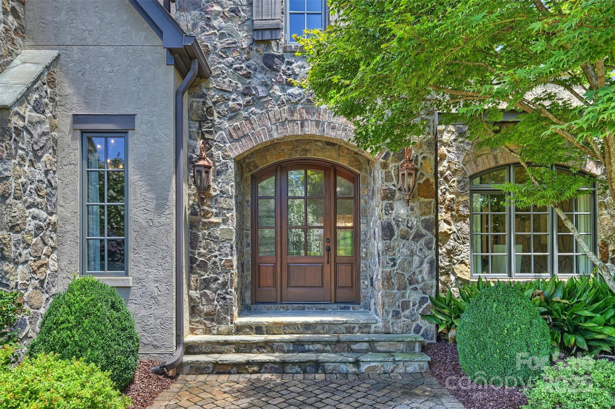 3021 Kings Manor Drive