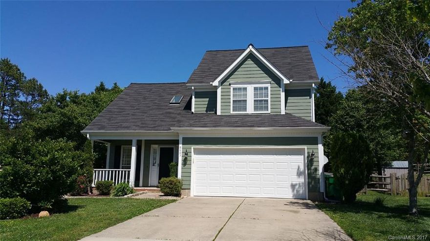 Wonder well maintained home in popular Cambridge Subdivision. Neighborhood features swimming pool/clubhouse, tennis courts and walking trails. Large fenced backyard in quiet cul-de-sac.