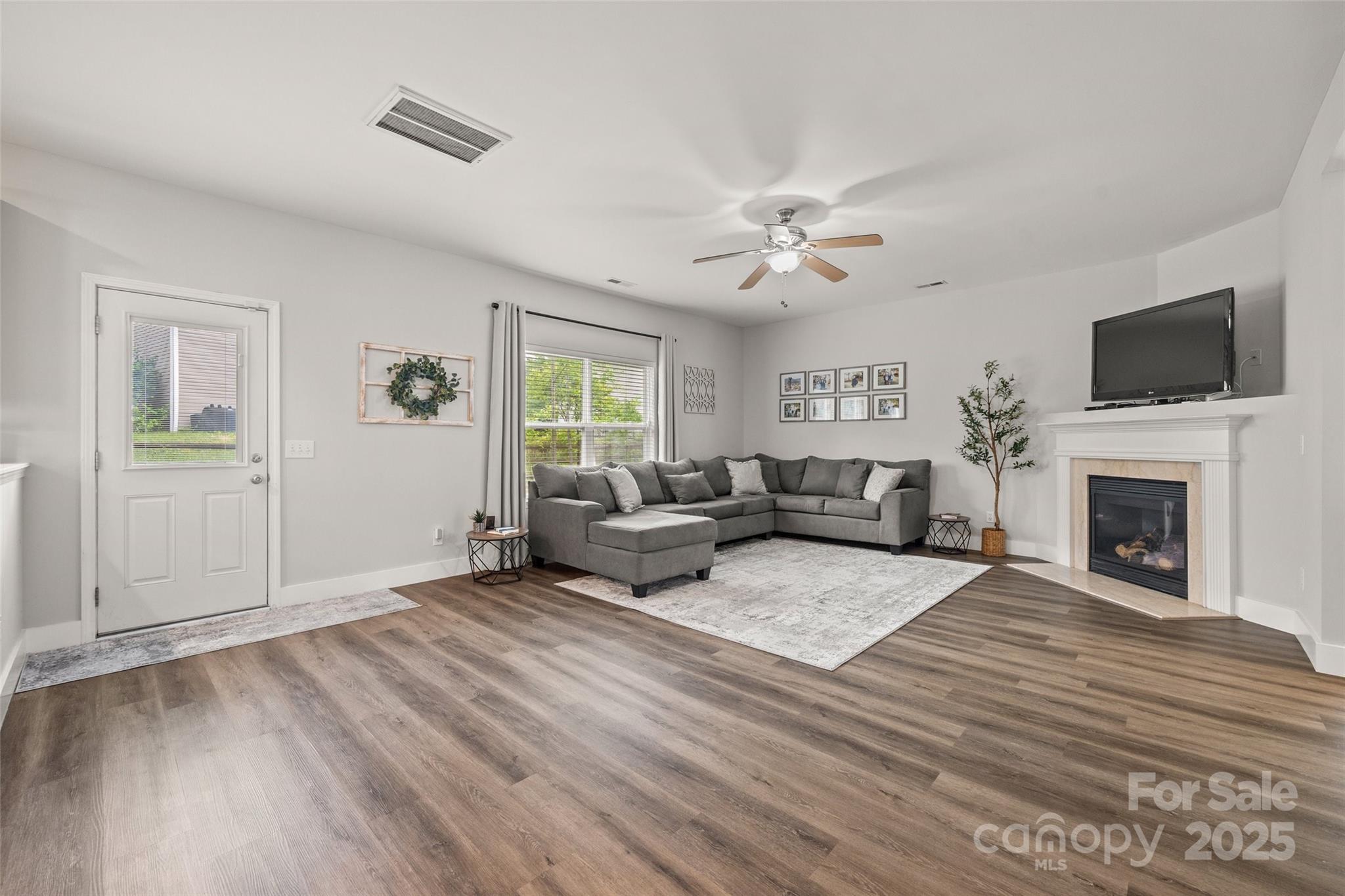 Sandy Pointe - Residential