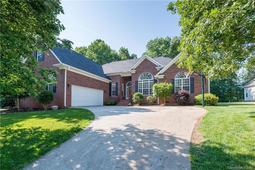 Desirable Ranch w/4th Bedroom or Bonus Upstairs, and 3 Full Bathrooms! Kitchen w/Quartz Counters and Stainless Steel Appliances. Family Room w/Gas Logs.  Beautiful Archways throughout the Formal Dining Room and Office.  Master Bedroom w/Tray Ceiling and Walk-in Closet.  Master Bathroom w/Dual Sinks, Garden Tub and Tile Floors.  Relax on the Screened Porch w/Trex Flooring, Wainscot Ceiling, Recessed Lighting and Ceiling Fan.  Large Deck overlooks the Wooded Backyard.  New Roof 2013!