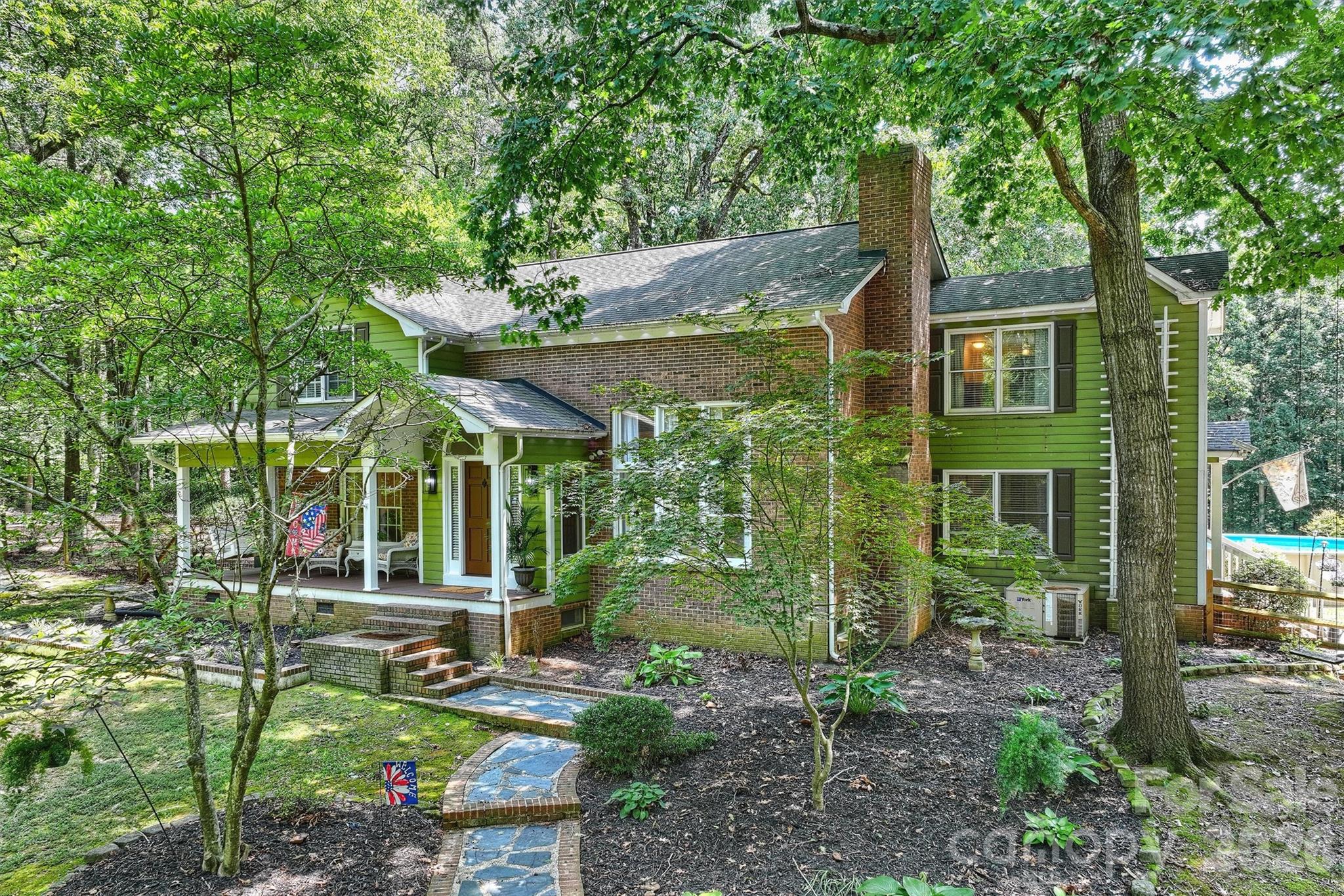 1213 Diana Lee Lane