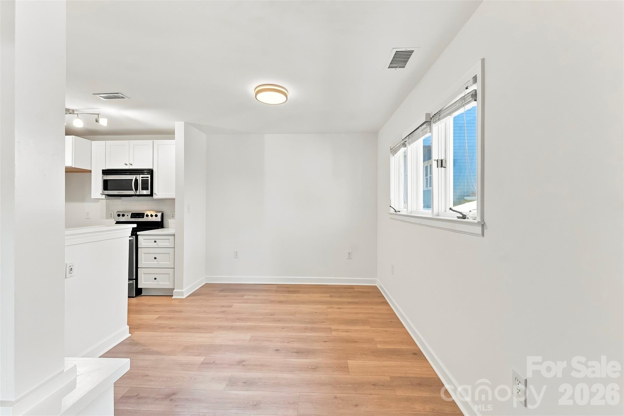 425 W 8th Street 87