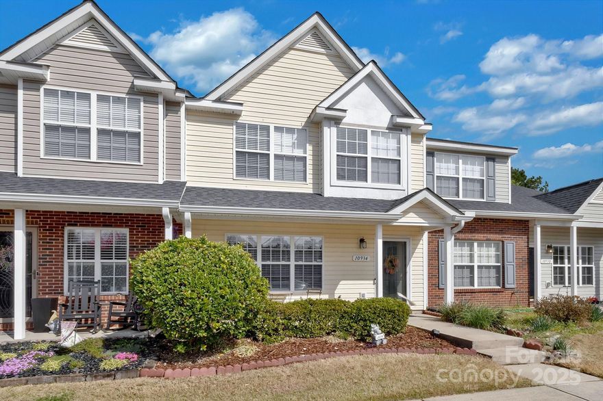 Welcome to this delightful 3 beds, 2.5 baths townhouse nestle in a desiarable Steel Creek area of Charlotte. This well maintained home offers a comfortable living space providing a perfect blend of functionality and style, the well equipped kitchen offer ample cabinet space and all the appliances. Upstairs you will find 3 generously spacious bedrooms including a primary suite with its own bathroom. Excellent patio, perfect for relaxation and outdoors gatherings. Enjoy the easy access to shopping, dining options and more. The HOA includes water, master insurance and maintenance of the green areas. Don't miss the opportunity to make this townhouse your new home, schedule a viewing today!