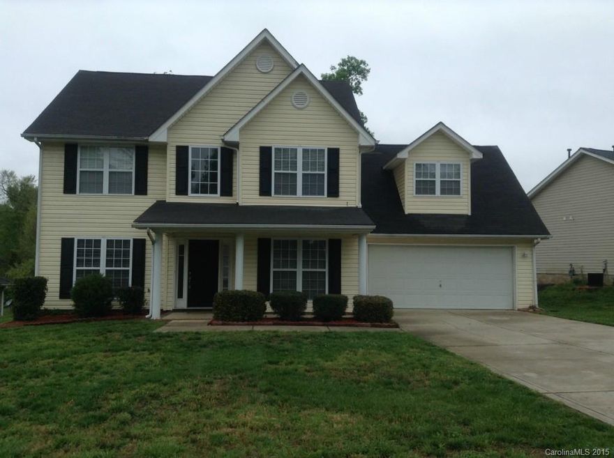 This lovely home has a private fenced yard, attached garage, and wood flooring!  The open floor plan brings you into the great room with a fireplace.  There is also a formal living room and bonus room for additional living space.  The kitchen includes a pantry and plenty of cabinet space. The master bedroom includes a walk in closet and the master bathroom features dual sinks and a garden tub.