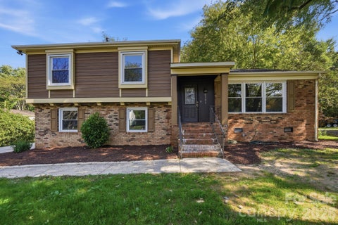 Photo of 6131 Coach Hill Lane, Charlotte, NC 28212 (MLS # 4435622)