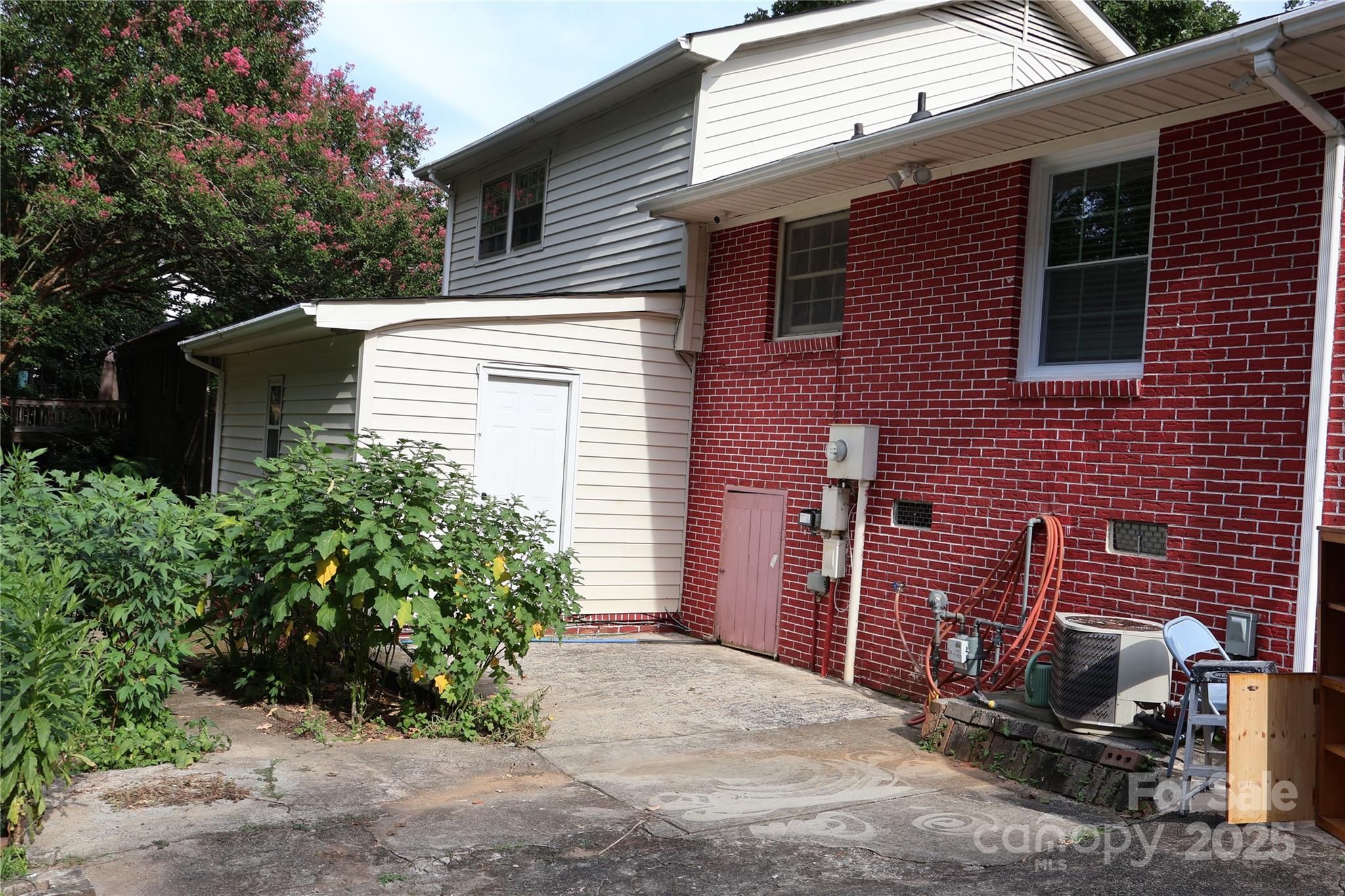 6727 Cedar Springs Road