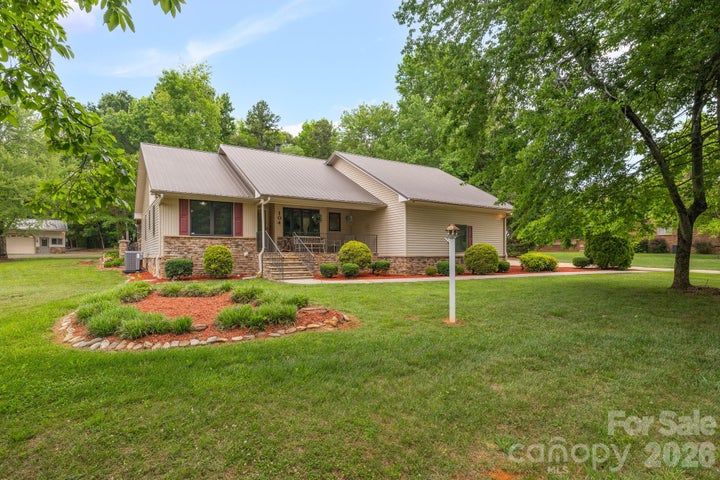 Photo 1 of 48 — 104 Willowbrook Drive, Thomasville, NC 27360