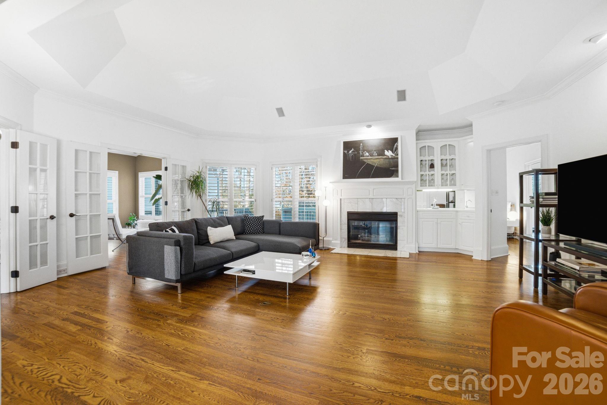 The Peninsula - Residential