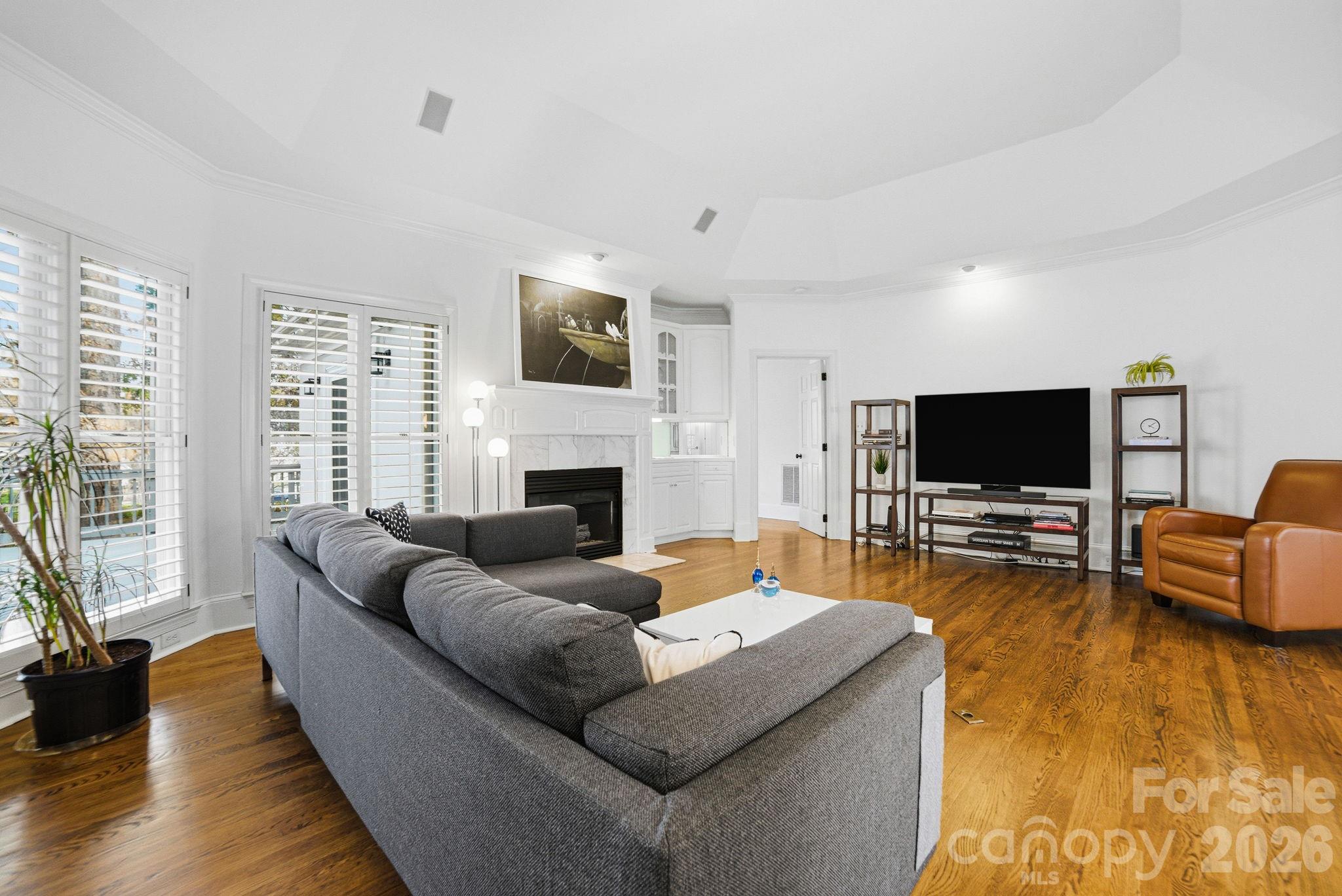 The Peninsula - Residential