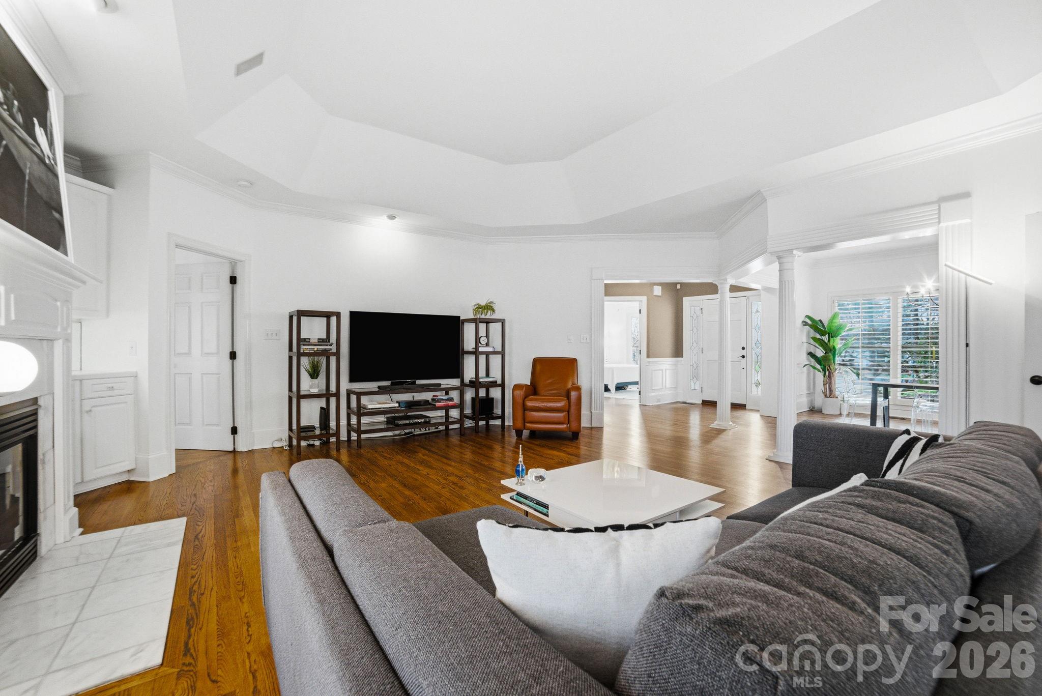 The Peninsula - Residential